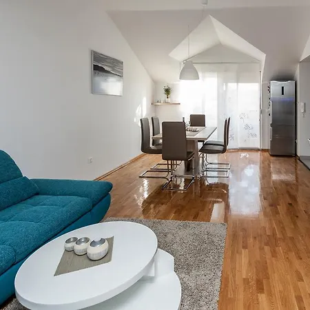Luna Apartment